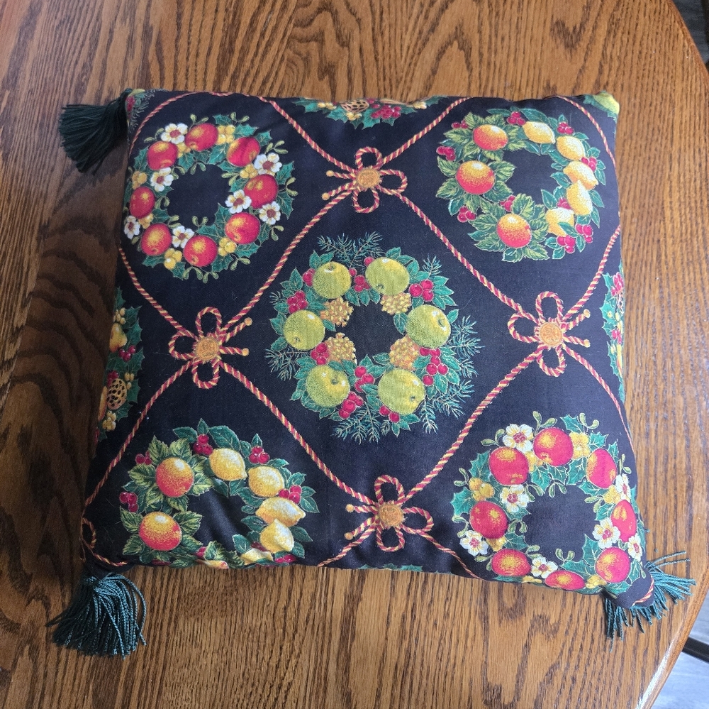 Festive Wreath Pattern Pillow - Picture 2 of 5